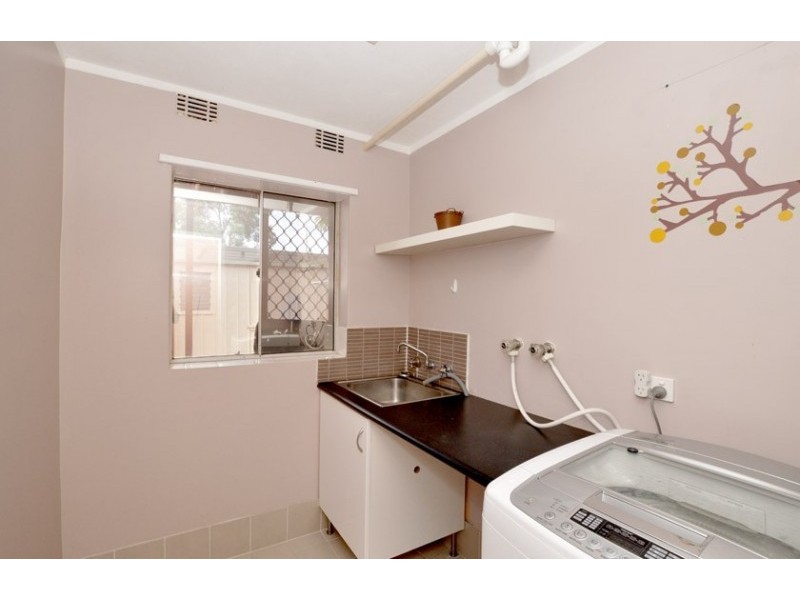 7 Mirreen Court, Karawara WA 6152