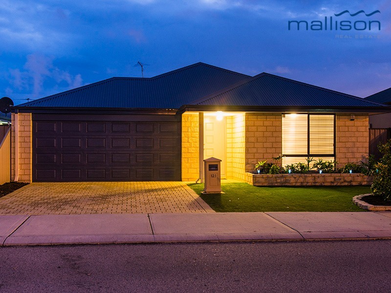 128 Canna Drive, Canning Vale WA 6155