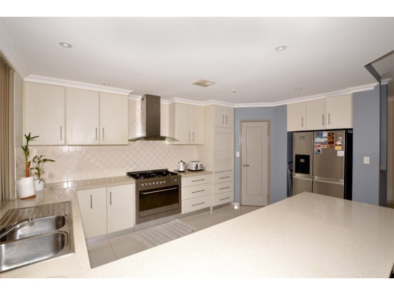 284 Fraser Road North, Canning Vale WA 6155