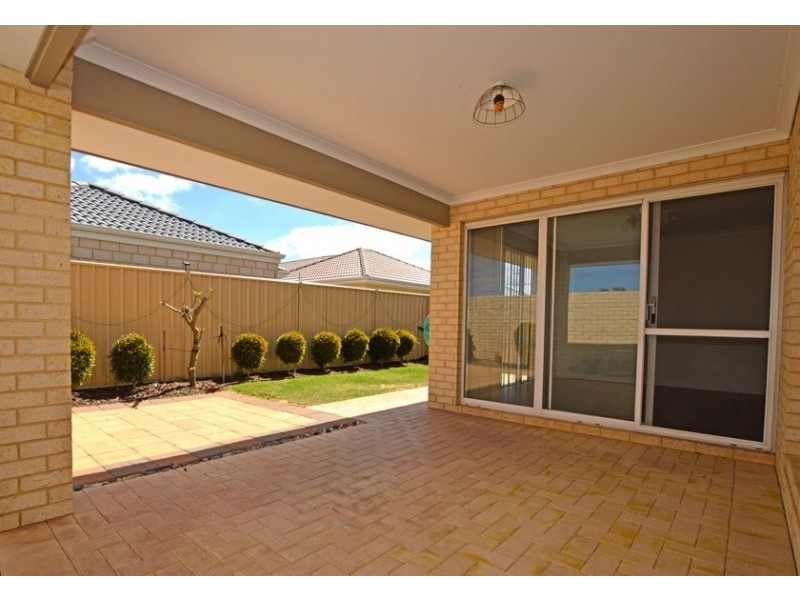 4 Finsbury Drive, Thornlie WA 6108