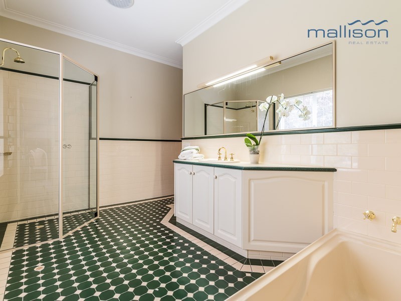 32 Wilfred Road, Canning Vale WA 6155