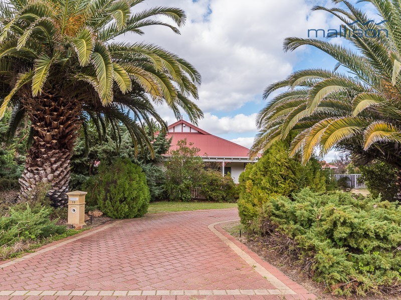 32 Wilfred Road, Canning Vale WA 6155