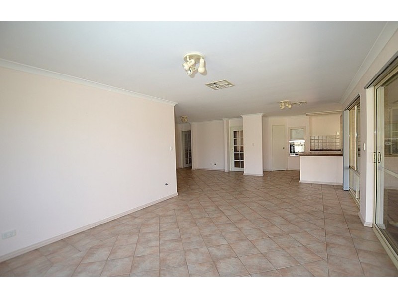 8 Lacombe court, Canning Vale WA 6155