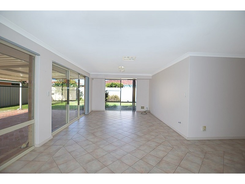 8 Lacombe court, Canning Vale WA 6155