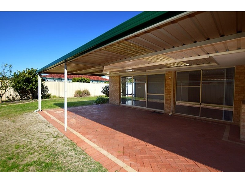 8 Lacombe court, Canning Vale WA 6155