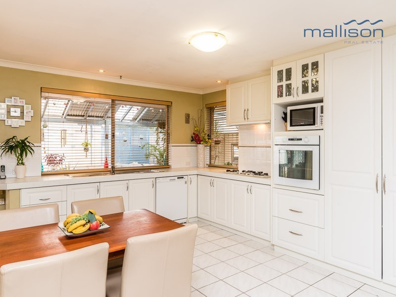 8 Tipuana Place, Thornlie WA 6108