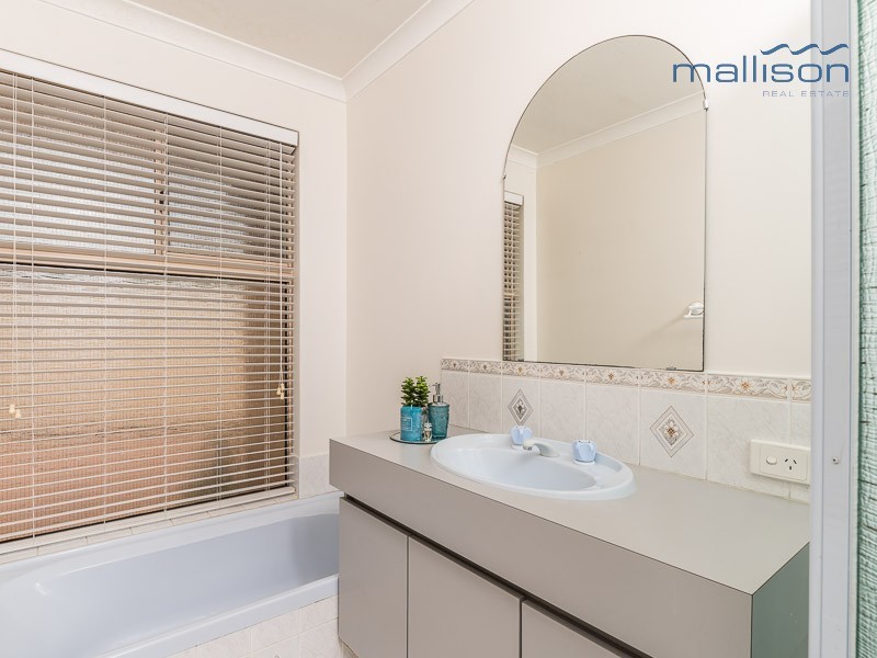 8 Tipuana Place, Thornlie WA 6108