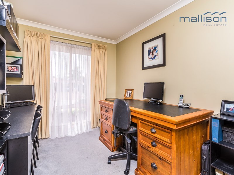 8 Tipuana Place, Thornlie WA 6108