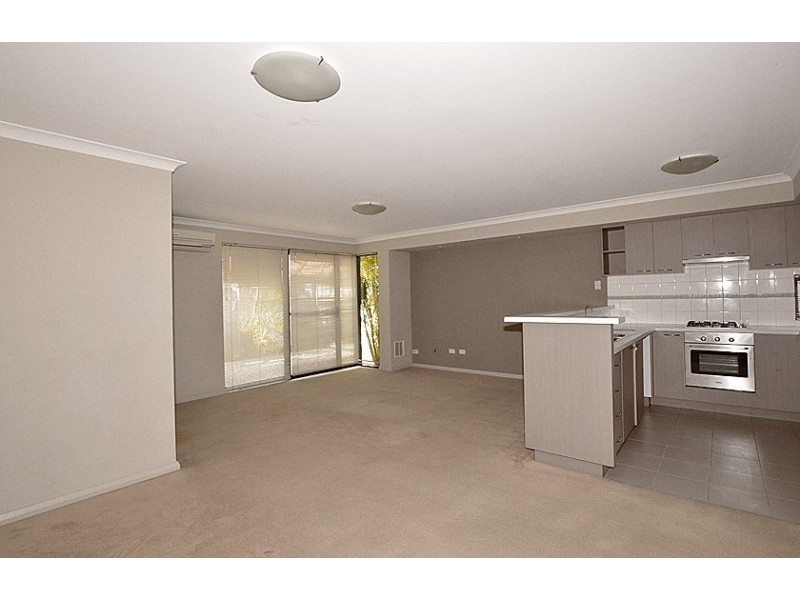 12 Goulburn Approach, Hammond Park WA 6164