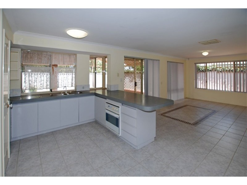 8 Selway Place, Brentwood WA 6153