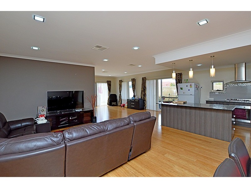 1 Emmet Parkway, Canning Vale WA 6155