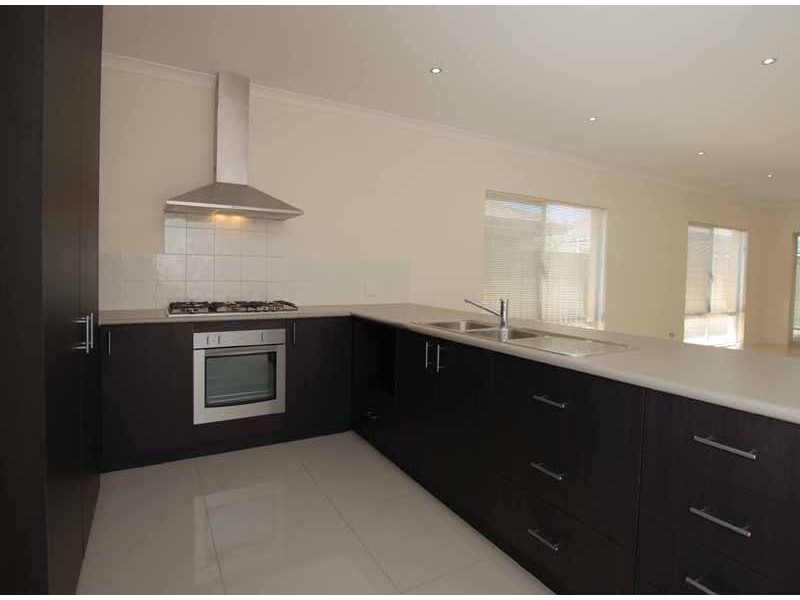 7 Roudnice Lane, Champion Lakes WA 6111