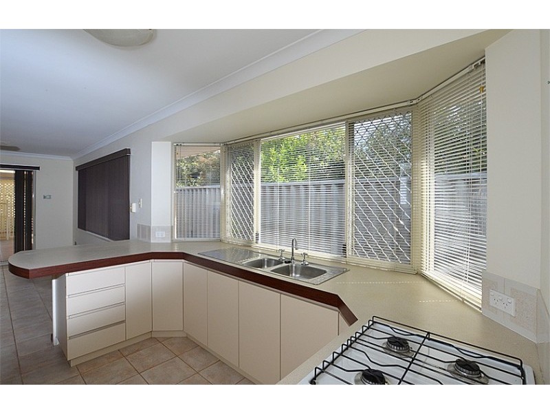 B/72 Towncentre Drive, Thornlie WA 6108