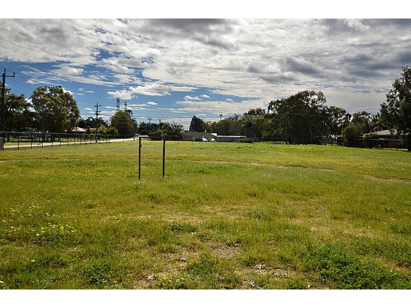 13 Lake Road, Champion Lakes WA 6111