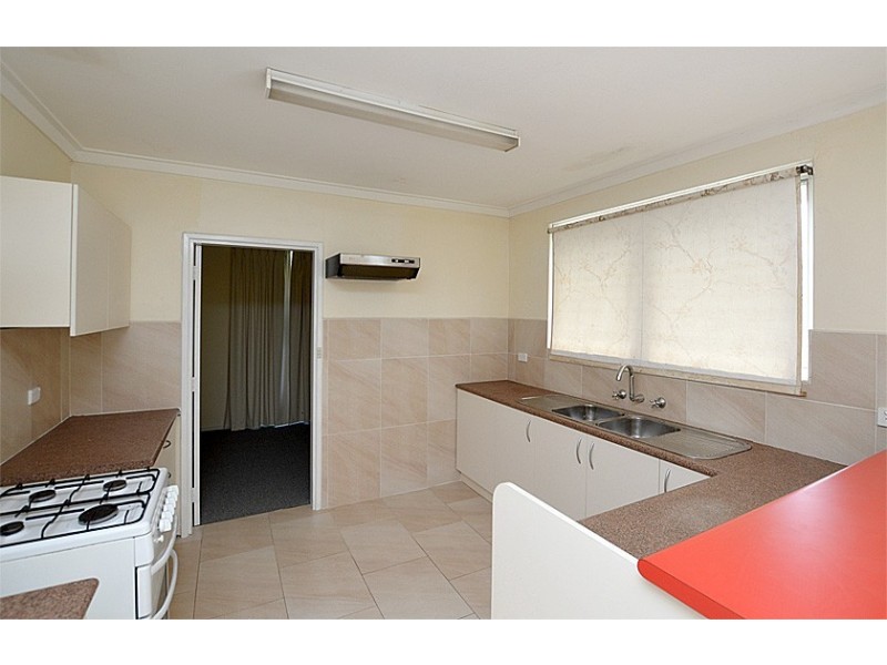 13 Lake Road, Champion Lakes WA 6111