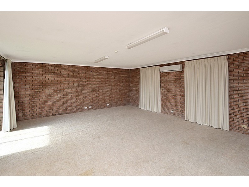 13 Lake Road, Champion Lakes WA 6111