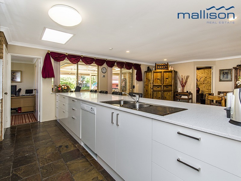 16 Westgate Court, Leeming WA 6149