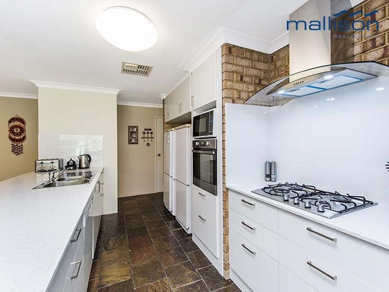 16 Westgate Court, Leeming WA 6149