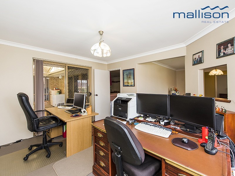 16 Westgate Court, Leeming WA 6149