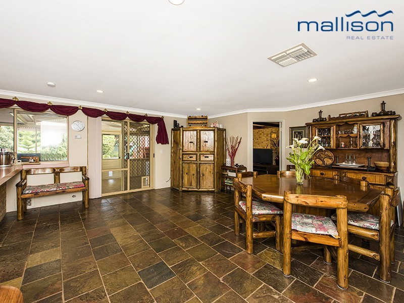 16 Westgate Court, Leeming WA 6149