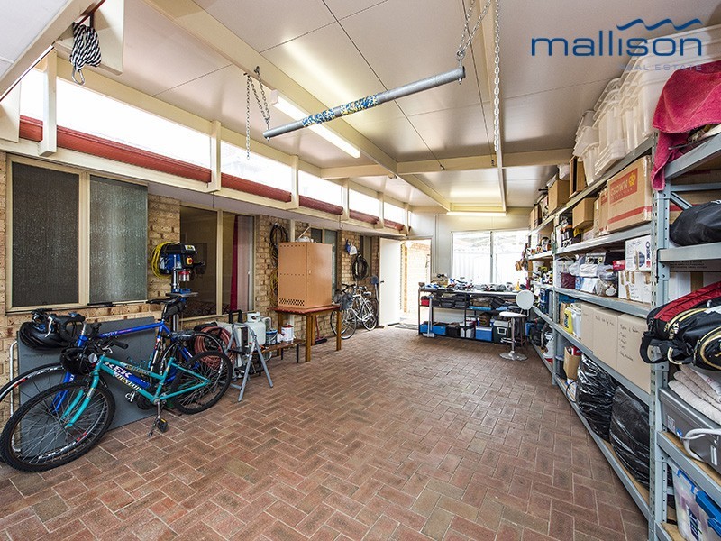 16 Westgate Court, Leeming WA 6149