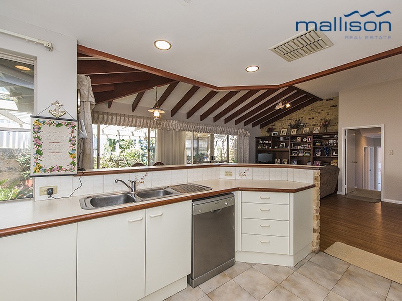 11 Blaize Close, Leeming WA 6149