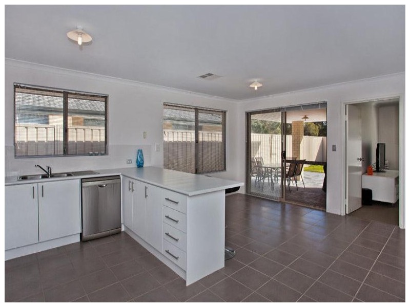 3 Anomala Avenue, Wattle Grove WA 6107