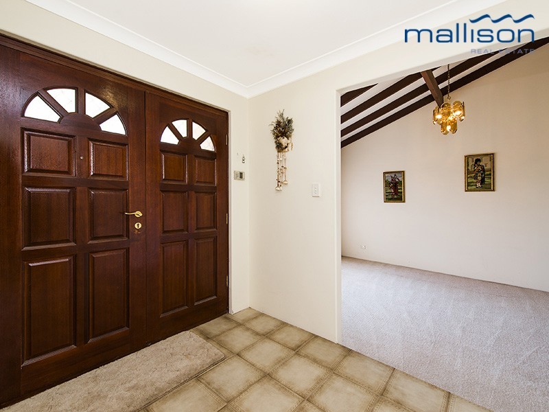 13 Heatherlea Parkway, Leeming WA 6149