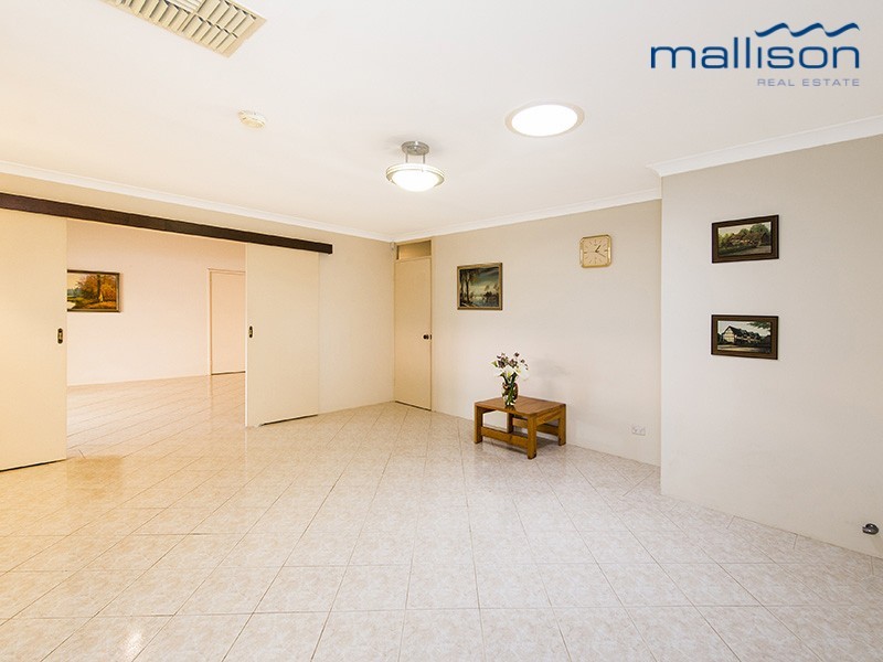 13 Heatherlea Parkway, Leeming WA 6149