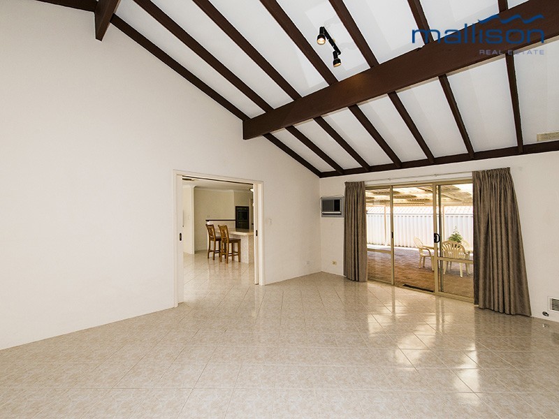 13 Heatherlea Parkway, Leeming WA 6149