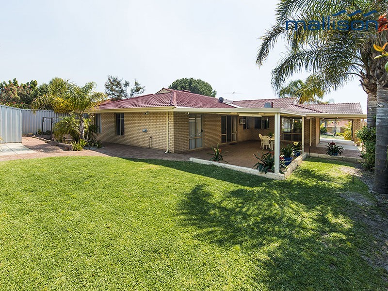 13 Heatherlea Parkway, Leeming WA 6149