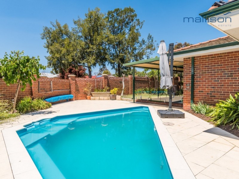 2 Discovery Drive, Thornlie WA 6108