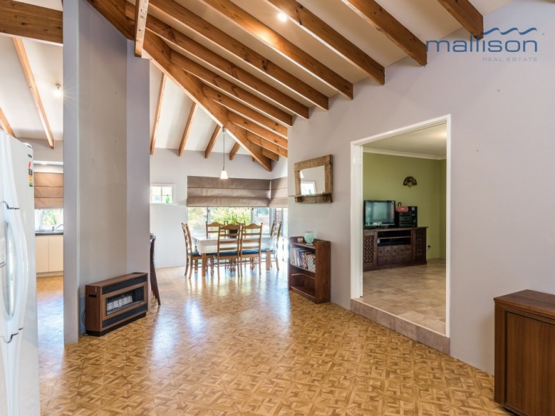 2 Discovery Drive, Thornlie WA 6108