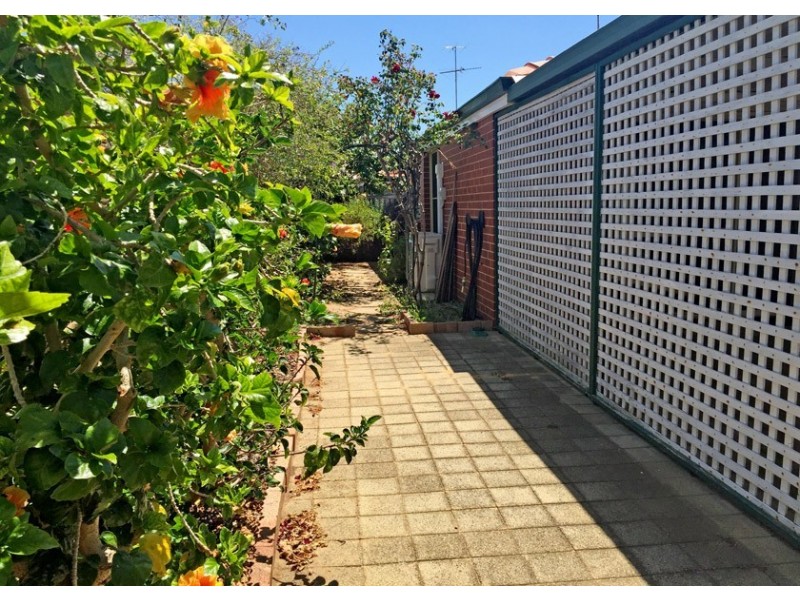 2/2 Hobley Street, Mandurah WA 6210