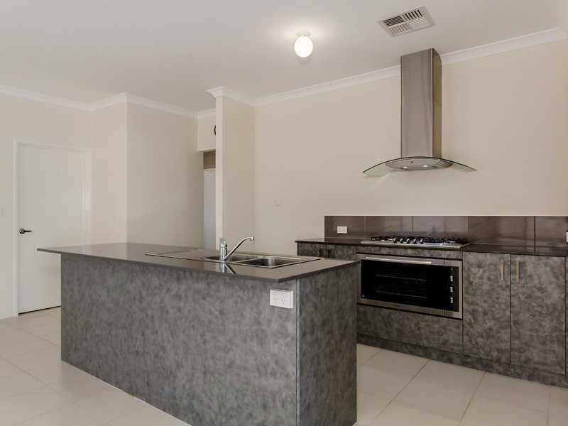 10 Melnik Street, Caversham WA 6055