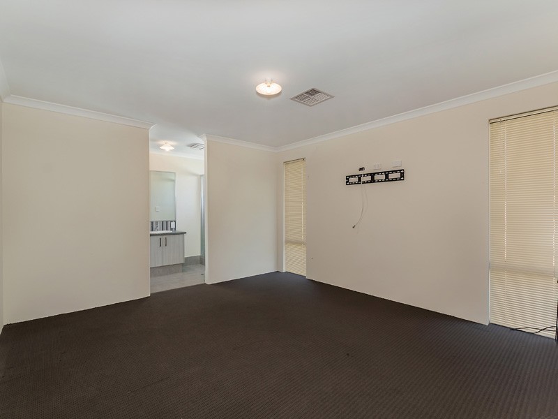 10 Melnik Street, Caversham WA 6055