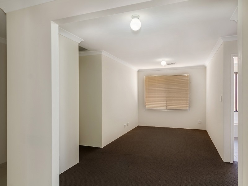 10 Melnik Street, Caversham WA 6055