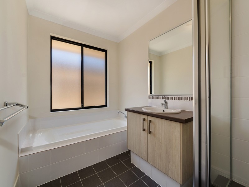 10 Melnik Street, Caversham WA 6055