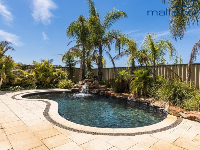 32 Moombaki Avenue, Bertram WA 6167