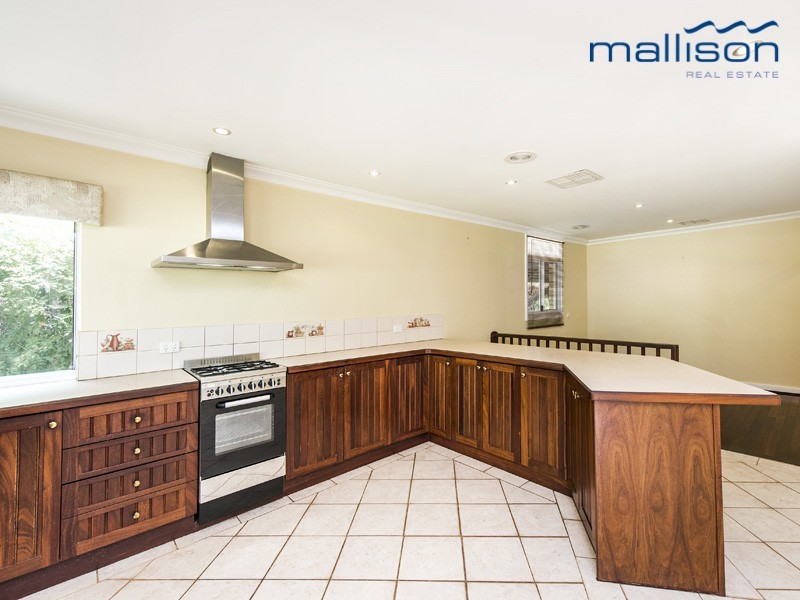 15 Tullamore Avenue, Thornlie WA 6108