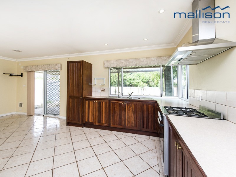 15 Tullamore Avenue, Thornlie WA 6108