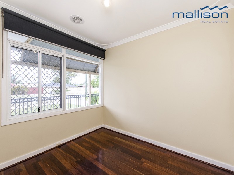 15 Tullamore Avenue, Thornlie WA 6108