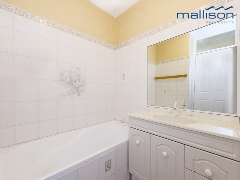 15 Tullamore Avenue, Thornlie WA 6108