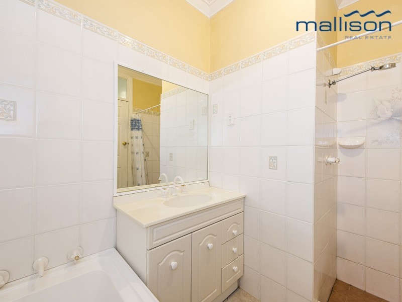 15 Tullamore Avenue, Thornlie WA 6108