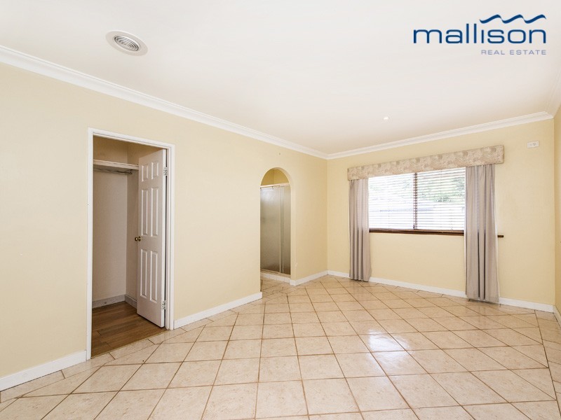 15 Tullamore Avenue, Thornlie WA 6108