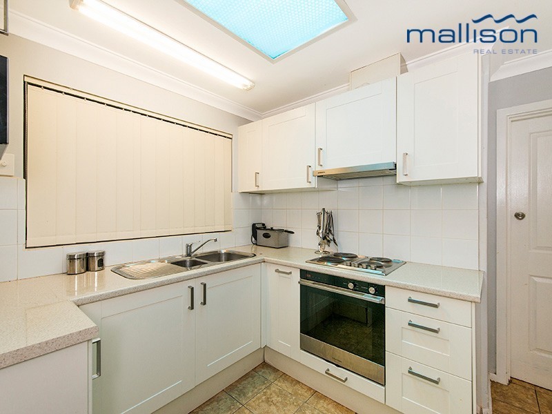 2 Lowan Street, Thornlie WA 6108