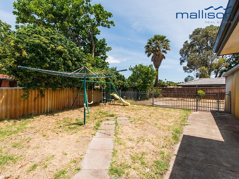 2 Lowan Street, Thornlie WA 6108