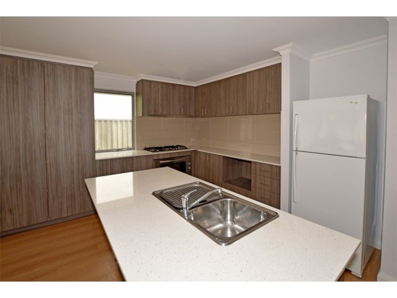 50 St Catharines Promenade, Champion Lakes WA 6111