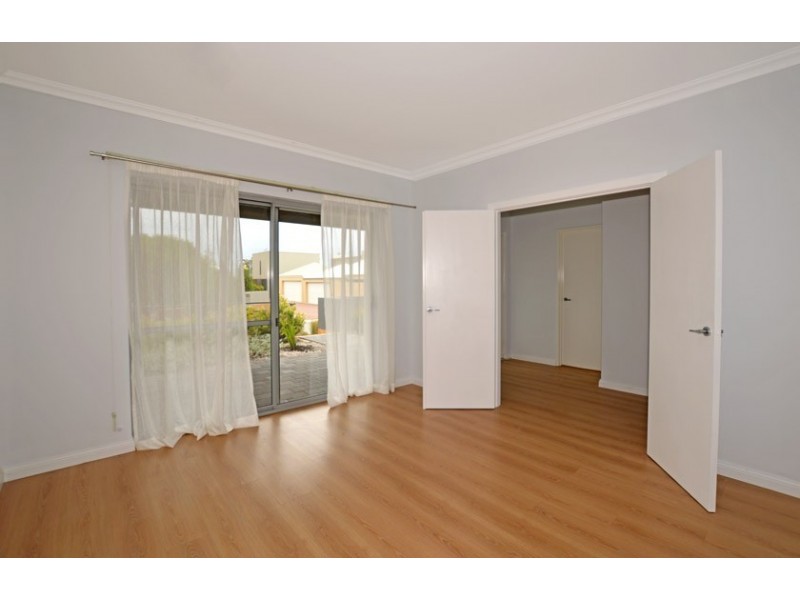 50 St Catharines Promenade, Champion Lakes WA 6111