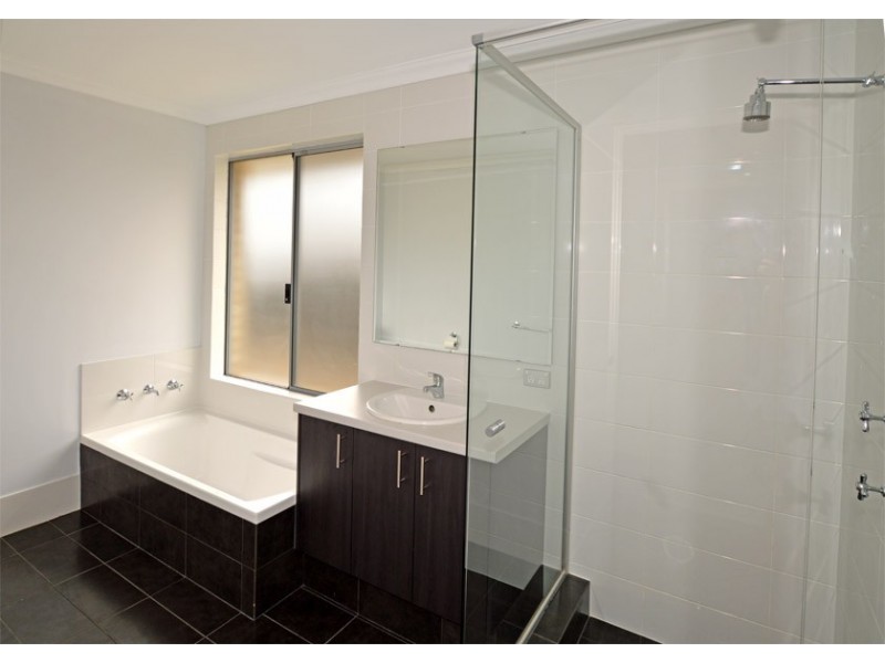 50 St Catharines Promenade, Champion Lakes WA 6111